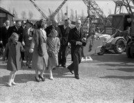 405225 Afbeelding van het bezoek van Koningin Juliana, Prinses Beatrix en Prinses Irene aan de 52ste Jaarbeurs te ...
